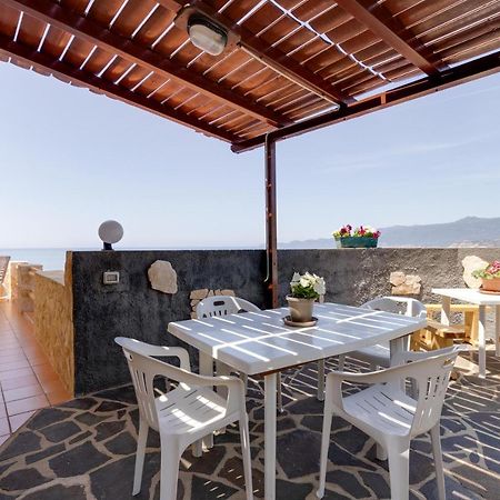 Villa La Terrazza Sul Mare Magomadas Exterior foto