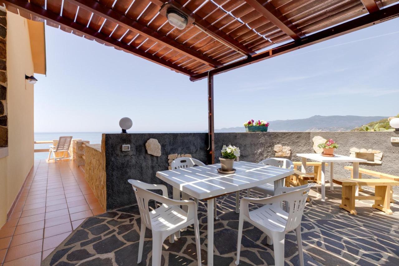 Villa La Terrazza Sul Mare Magomadas Exterior foto