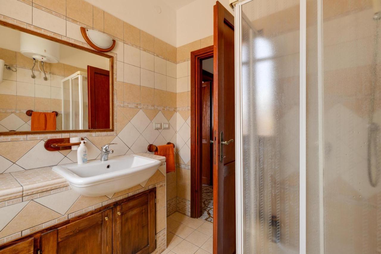 Villa La Terrazza Sul Mare Magomadas Exterior foto