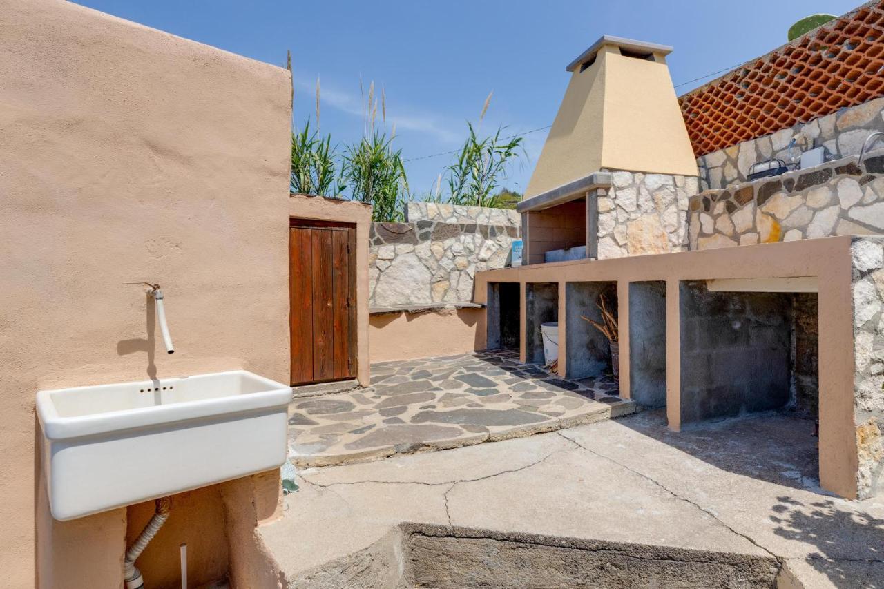 Villa La Terrazza Sul Mare Magomadas Exterior foto