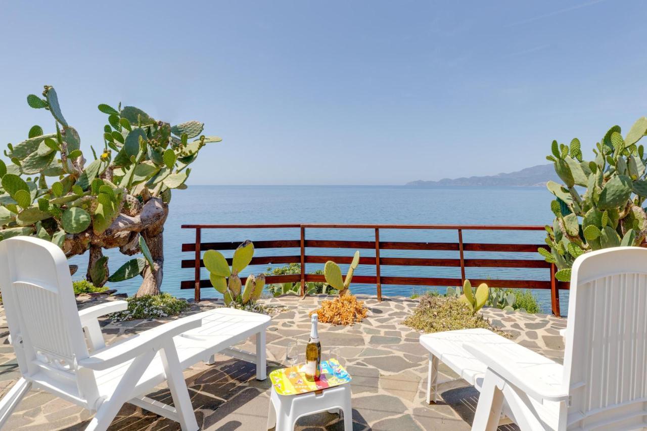 Villa La Terrazza Sul Mare Magomadas Exterior foto