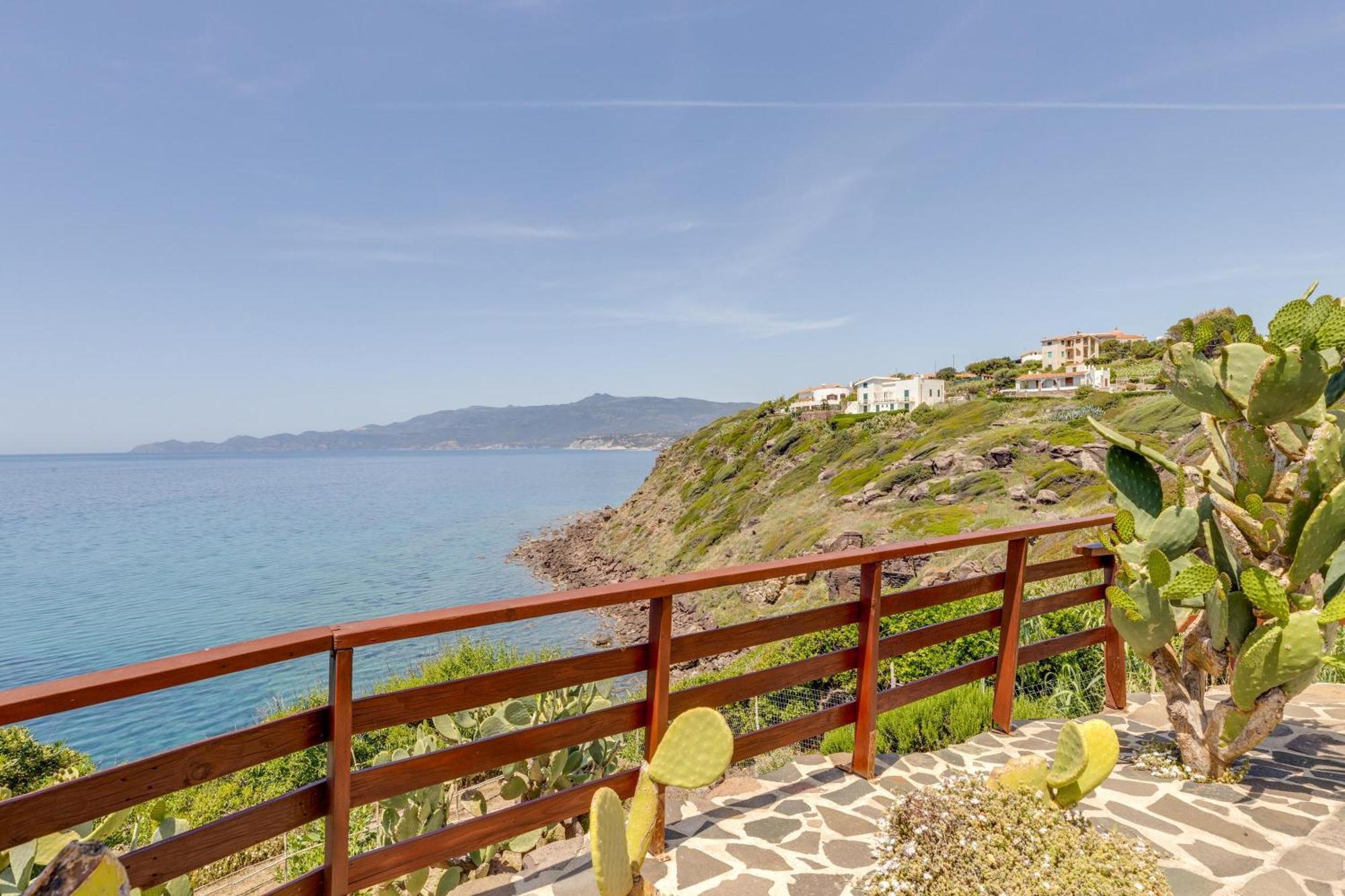 Villa La Terrazza Sul Mare Magomadas Exterior foto